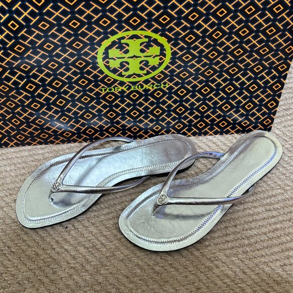 Tory Burch Chelsea Leather Flip Flop - Picture 5 of 15